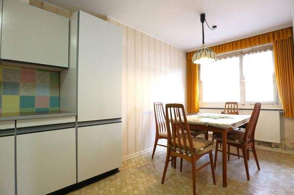 Küche mit Essbereich