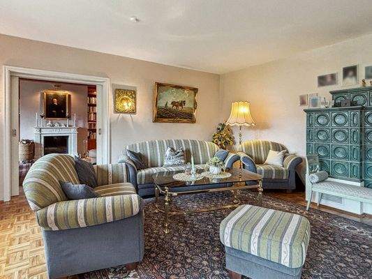 Wohnzimmer mit Kachelofen