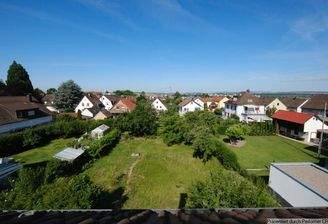 Ausblick und Garten nach Westen aus dem Dachgeschoss