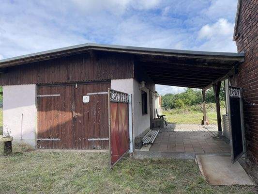 Garage mit Zufahrt Hof