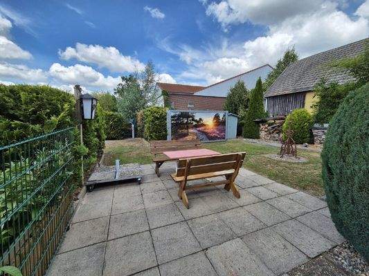 Gartenfläche an der Werkstatt