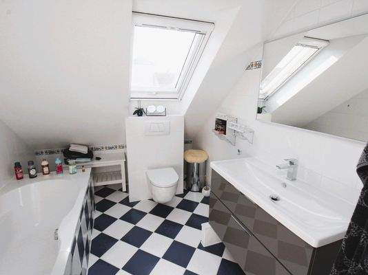 Bad im Dachgeschoss