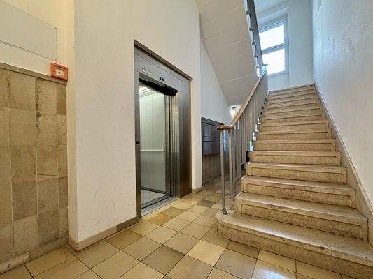 Eingang/Personenaufzug