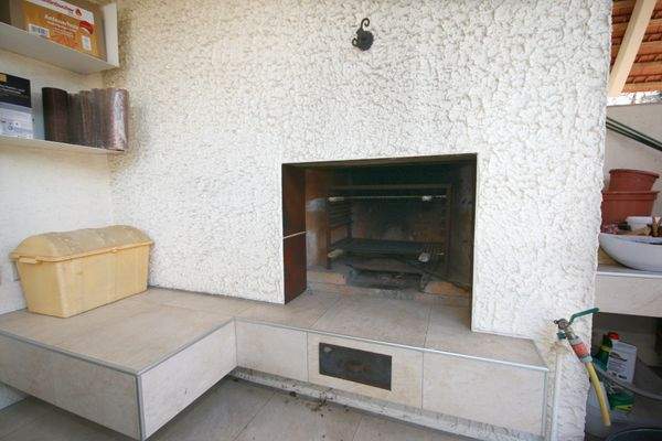 Terrasse: offener Grill-/ Kamin (Bild 05)