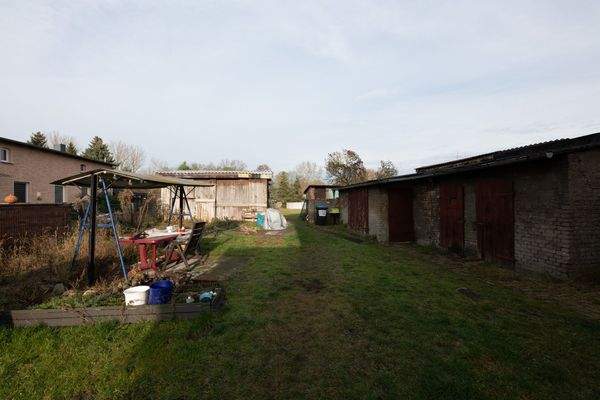 Hofbereich mit Nebengebäuden