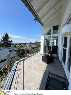 Balkon um das komplette Haus herum