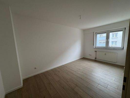 Leerer Raum mit Fenster