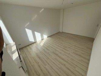 Helles leeres Zimmer