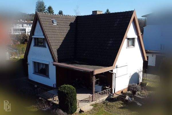 sonniges-grundstueck-mit-kleinem-haus