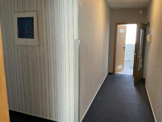 Flur (2. OG - Haus-Nr. 3)