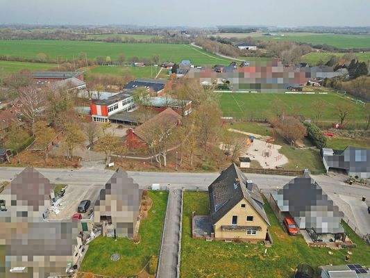 Luftbild mit Blick zum Spielplatz