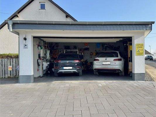 große Doppelgarage