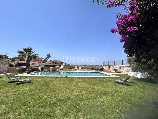 Detached Villa with Nature View and Swimming Pool in İzmir