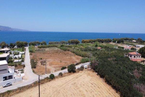 Kreta, Tavronitis: Schönes Grundstück mit Meerblick und hoher Baukapazität zu verkaufen