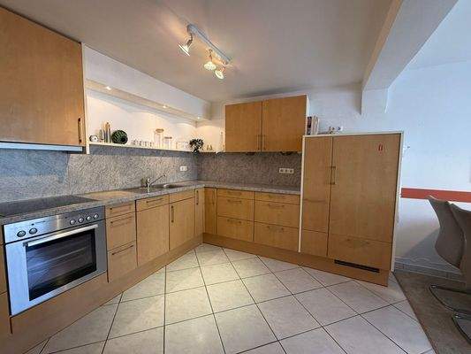 Küche mit Einbauküche