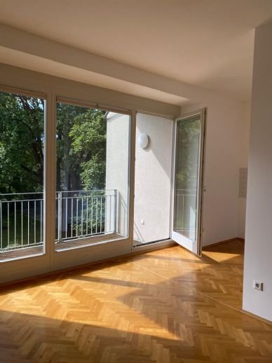 Großer Südbalkon, Ankleide, Wohnung mit Parkett....Fußbodenheizung.....