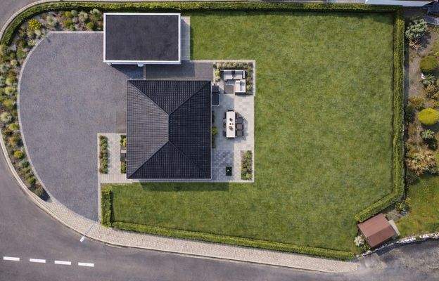 Luftbildaufnahme Haus mit Walmdach