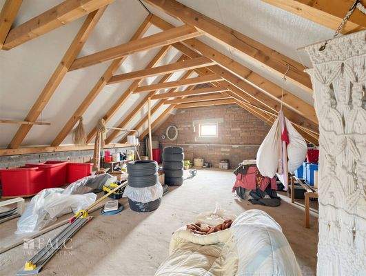 Dachboden - (KI generiert)