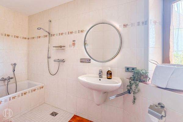 Helles Tageslicht Bad im EG