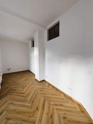 Leeres Zimmer mit Parkett