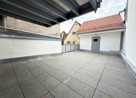 Großzügige Südterrasse