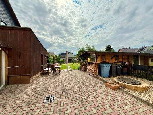 Hinterhof mit Gartenblick