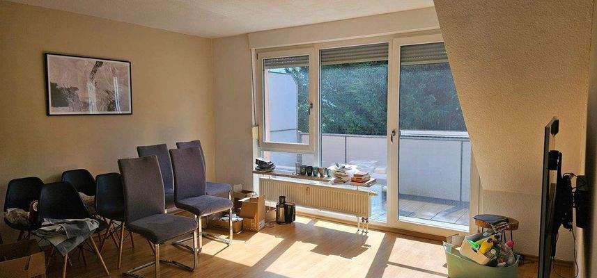 Wohnzimmer mit Balkon