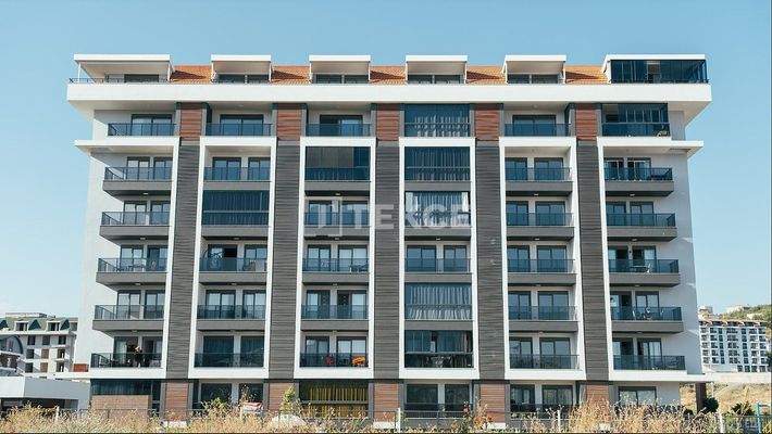 Flats in a Complex Close to Sea in Antalya Gazipaşa