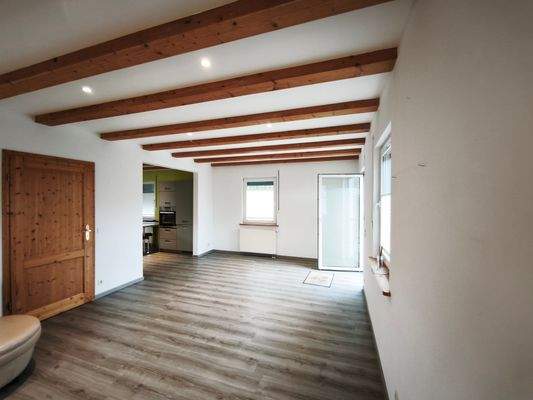 Wohnzimmer mit Blick zur Küche