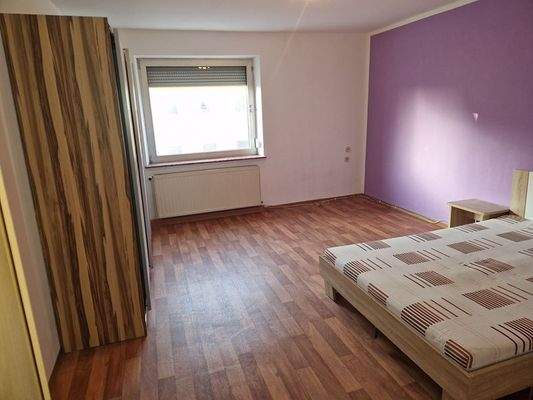 Schlafzimmer 2. OG.jpg