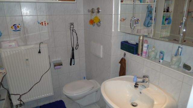 037 Bad, Dusche, WC.JPG