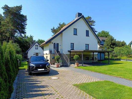 Haus mit Nebengebäude