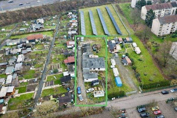 Gartenparzellen und Solaranlagen aus der Luft