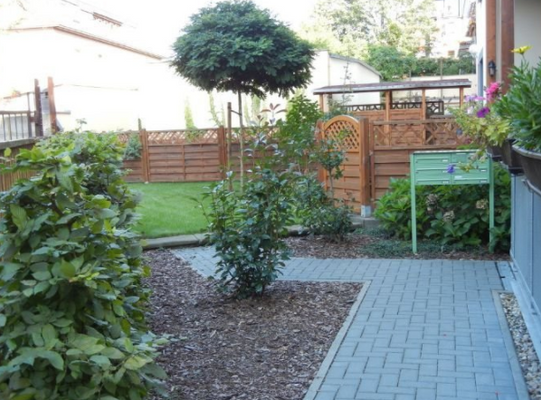 Gepflegte Außenanlage.png