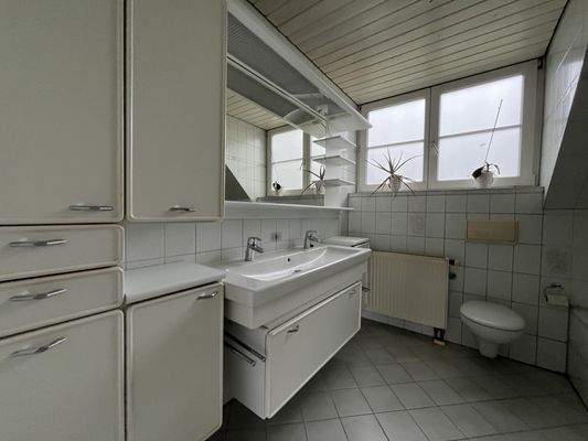 Dachgeschos - Badezimmer