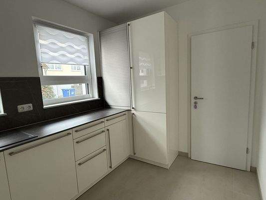 Küche mit Speisekammer 