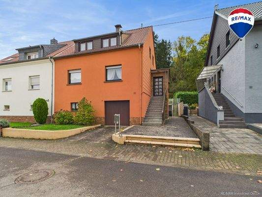 RE/MAX Immobilien DeLux Einfamilienhaus Körprich Außenansicht
