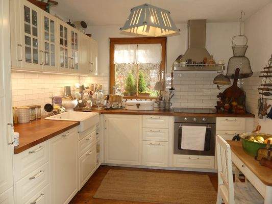 Küche mit Einbauküche