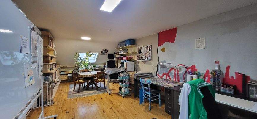 Sehr großer Raum im OG - alternativ zwei Zimmer