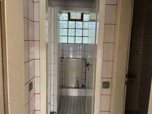 Kreuzstraße 122 Gewerbefläche WC
