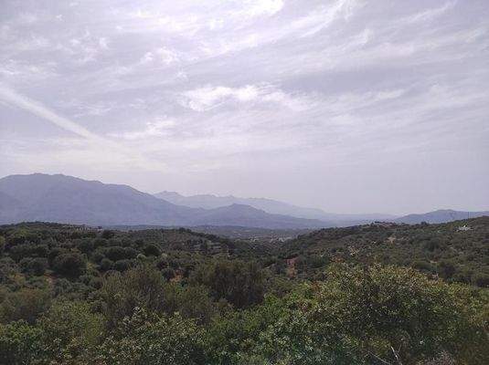 Kreta, Karoti: Grundstück mit Baugenehmigung und atemberaubendem Bergblick zu verkaufen