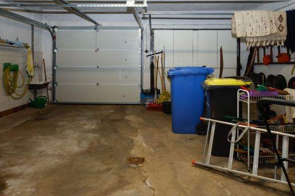 Doppelgarage am Haus