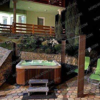 Außenansicht mit Whirlpool