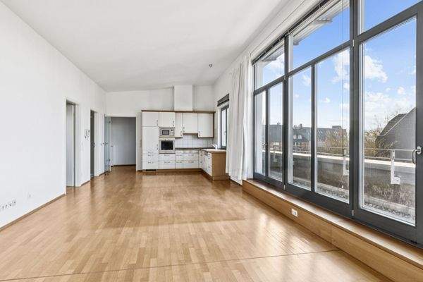 Blick durch den Wohn- und Essbereich