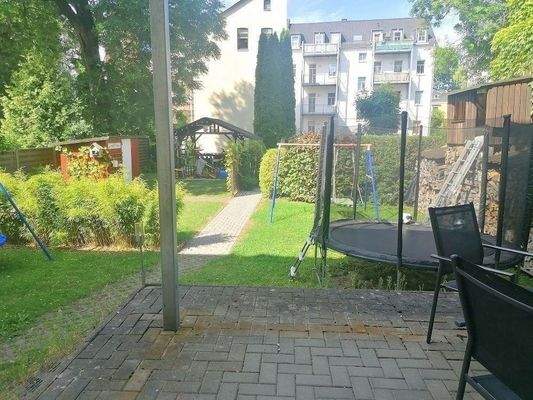 eigenen Terrasse zur Hofseite