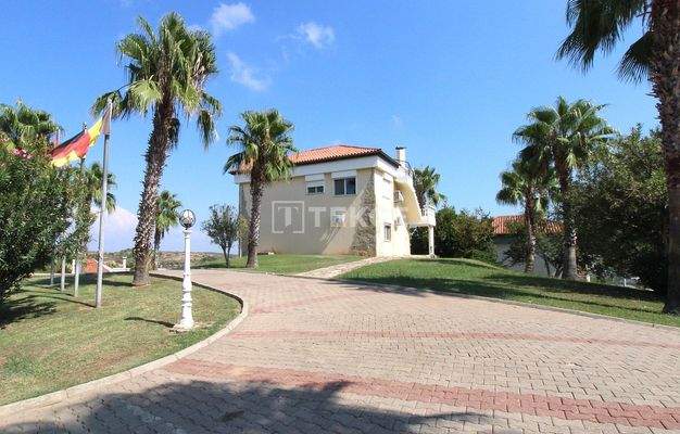Ready-to-Move Villa in a Complex with Pool in Antalya