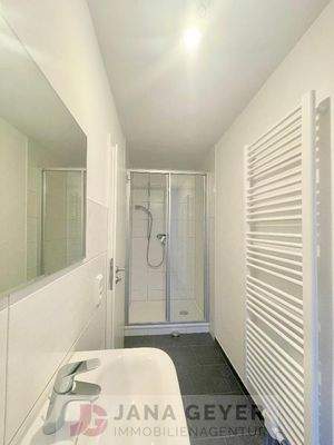 Duschbad mit WC, WB, Pissoir