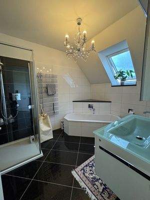 Dusch- und Wannenbad (2)