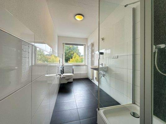 Tageslichtbad mit Dusche