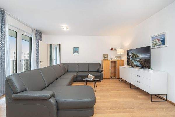 Wohnzimmer mit Blick zum Westbalkon